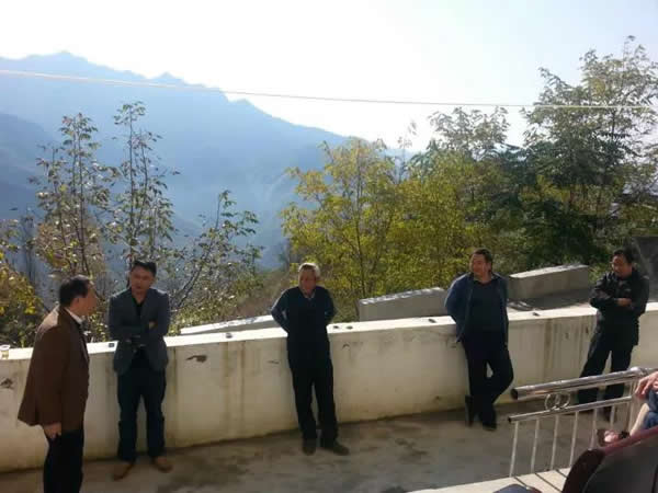 隴運(yùn)集團(tuán)公司董事長(zhǎng)、黨委書記李寅祥率相關(guān)人員專程前往精準(zhǔn)扶貧點(diǎn)進(jìn)行深入調(diào)研