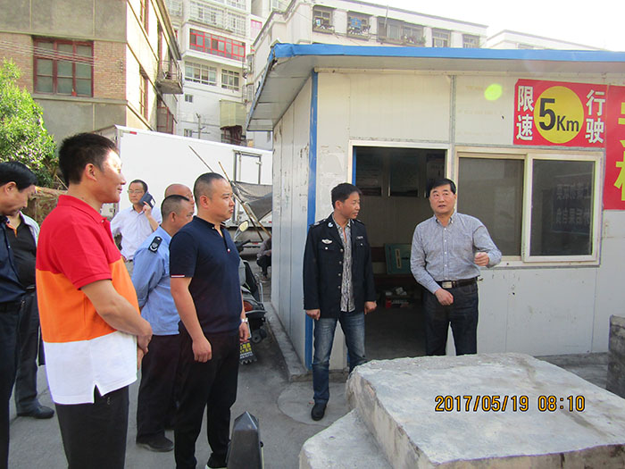 市運管局領(lǐng)導檢查工作
