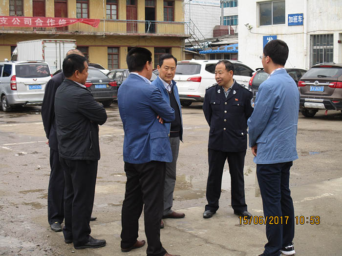 2017年6月岷縣交通運(yùn)管部門陪同馬縣來(lái)我站督促檢查工作并提出了整改意見