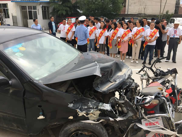 隴南駕校文明交通進(jìn)駕?！拔鍌€(gè)一”活動(dòng)