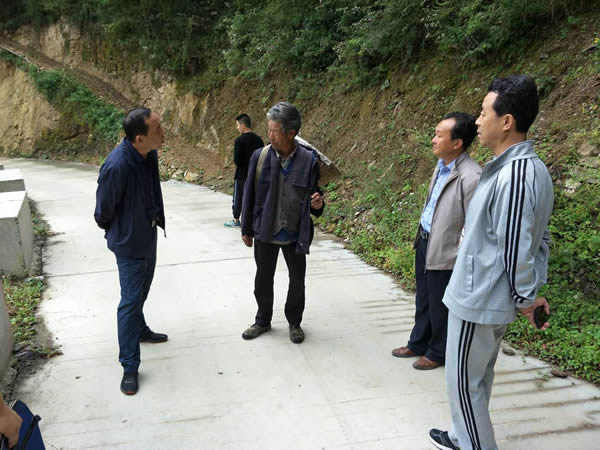 隴運集團公司黨委書記、董事長李寅祥同志深入琵琶鎮(zhèn)寧強村開展幫扶工作