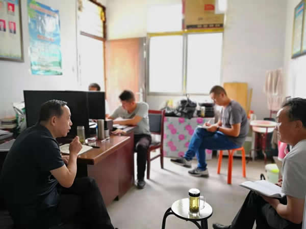 隴運集團公司黨委書記、董事長李寅祥深入琵琶鎮(zhèn)寧強村檢查指導(dǎo)幫扶工作