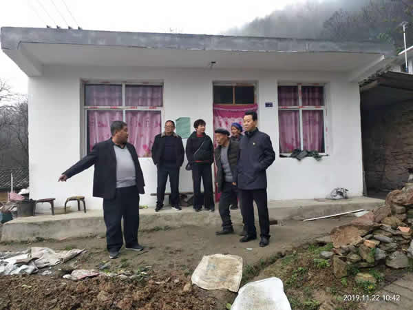 隴運(yùn)集團(tuán)公司開展“解難題、辦實(shí)事、送溫暖”主題黨日活動