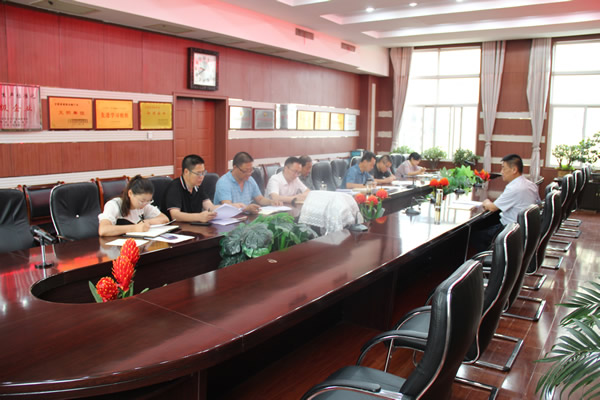 隴運(yùn)集團(tuán)公司黨委召開理論學(xué)習(xí)中心組集中學(xué)習(xí)暨黨委(擴(kuò)大)會議 傳達(dá)學(xué)習(xí)黨的二十屆三中全會精神 研究貫徹落實措施