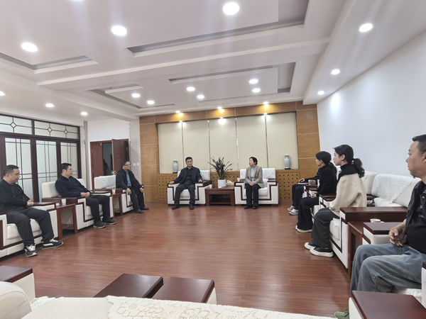 隴運集團潤華旅游客運公司、晟游天下旅行社與隴南師范學(xué)院歷史文化與旅游學(xué)院達成見習(xí)合作意向